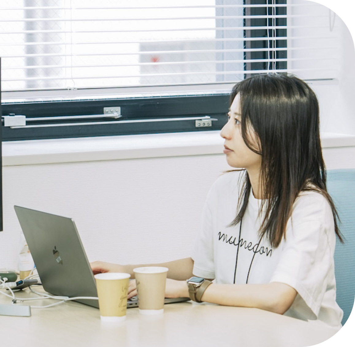 デザイナーが作業している様子